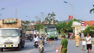 Nam học sinh lớp 10 bị xe tải cán qua người tử vong