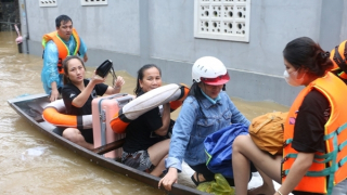 Thủy điện, hồ chứa lớn nhất Huế điều tiết lũ, sẵn sàng sơ tán dân khỏi vùng nguy hiểm