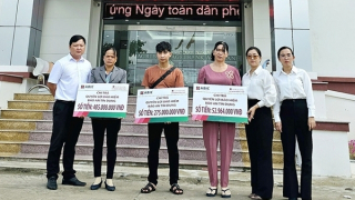 Agribank Chi nhánh Tháp Mười chi trả quyền lợi bảo hiểm Bảo an tín dụng cho khách hàng