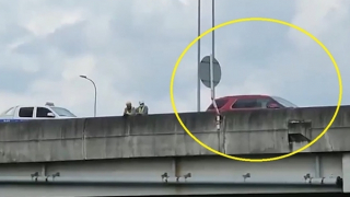 Đuổi trộm trên cao tốc, chủ vựa trái cây rơi xuống dạ cầu, tử vong