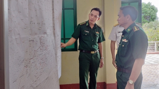 Mở rộng phạm vi tìm kiếm 13 ngư dân mất tích, người thân mong có một phép màu