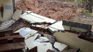 Sạt lở làm sập điểm trường trong đêm ở Quảng Nam