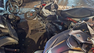 Ô tô tông hàng loạt xe gắn máy đang chờ đèn đỏ, 3 người nhập viện