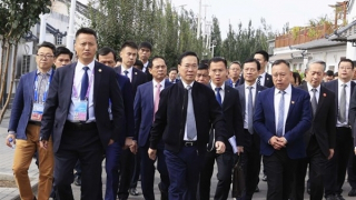 Chủ tịch nước gặp gỡ cán bộ cơ quan ngoại giao Việt Nam tại Trung Quốc