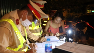 Cụng ly mừng 20/10, nữ tài xế nhận phiếu phạt nồng độ cồn