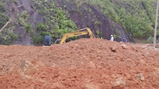 Xử lý hơn 6 nghìn khối đất, đá sạt lở, thông đường Hồ Chí Minh qua Thừa Thiên Huế