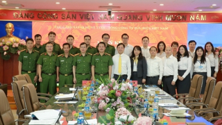 Cùng Công an xã, mỗi nhân viên bưu điện sẽ góp phần xây dựng công dân số trên toàn quốc