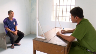 Bắt giam gã chồng hờ đánh đập vợ và con gái riêng của vợ