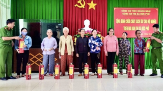 Quảng Ngãi vận động tặng bình chữa cháy cho hộ nghèo