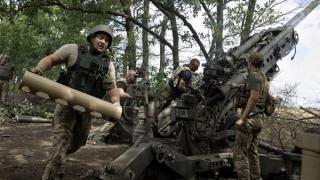 Xung đột tại Ukraine cũng là “hội chợ” vũ khí khổng lồ…