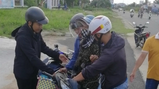 Khởi tố người phụ nữ vận chuyển 11 con rắn, tê tê