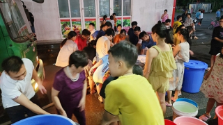 Người dân Thanh Hà vẫn e ngại sử dụng nước được cấp