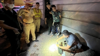 Cảnh sát khống chế nhiều đối tượng mang ma túy đi chơi phố