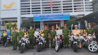 Bà Rịa - Vũng Tàu ra quân hướng dẫn người dân nộp hồ sơ thủ tục hành chính trực tuyến