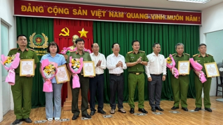 Trao thưởng cho các đơn vị tham gia điều tra, khám phá vụ án cướp ngân hàng