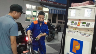 Giá xăng tăng hơn 400 đồng/lít, giá dầu giảm