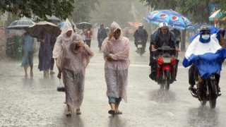 Hà Nội nắng ráo, miền Trung mưa lớn diện rộng