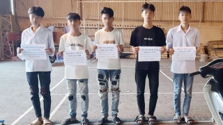 Ngăn chặn nhóm học sinh mang hung khí giải quyết mâu thuẫn tại cổng trường