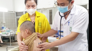 Một bệnh nhi mắc vi khuẩn tiêu hủy xương cực hiếm gặp