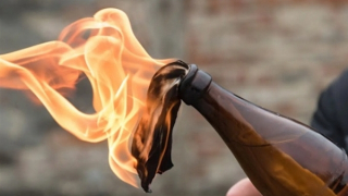 Bị bỏng nặng khi đi đòi nợ