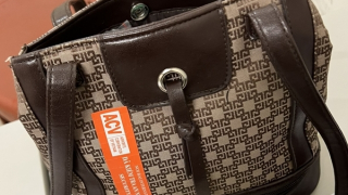 Nhiều khách lơ đễnh bỏ quên vàng, tiền tại sân bay Nội Bài