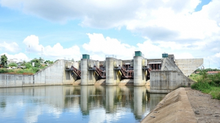 Sống tạm bợ bên hồ thủy lợi nghìn tỷ có nguy cơ “đắp chiếu”