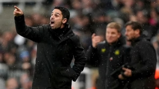 Arsenal thiệt đơn, thiệt kép sau thất bại trước New Castle