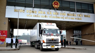 Thực hiện cơ chế vận tải hàng hóa 2 chiều mới ở cửa khẩu Lào Cai
