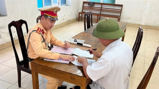 Xử lý lái xe đầu kéo vượt ẩu gây nguy hiểm cho người tham gia giao thông