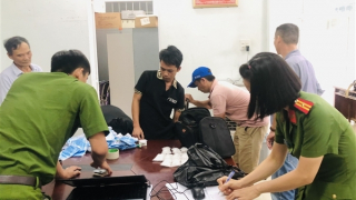 Bắt quả tang đối tượng vận chuyển gần 1kg ma túy đá