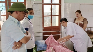 Cứu sống một học sinh ăn lá ngón tự tử