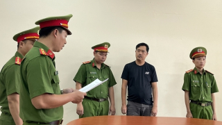 Nhiều vụ buôn lậu điện thoại với số lượng lớn được triệt phá như thế nào?