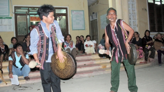 Để tiếng cồng chiêng vang mãi