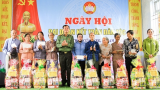 Chủ nhiệm Ủy ban QP-AN của Quốc hội dự Ngày hội Đại đoàn kết toàn dân tộc tại Khánh Hòa