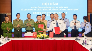 Công an tỉnh Lào Cai hội đàm với Cục Công an châu Hồng Hà (Trung Quốc)