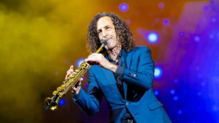 Khán giả Hà Nội bị mê hoặc bởi những giai điệu bất hủ của Kenny G