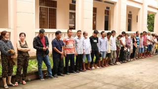 Bắt 29 con bạc đang lắc tài xỉu trong quán cà phê