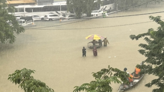 Lật thuyền giữa nước lũ chảy xiết, 2 người chết và mất tích