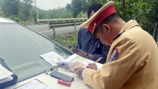 Nhiều tài xế vi phạm tốc độ, CSGT cảnh báo nguy hiểm