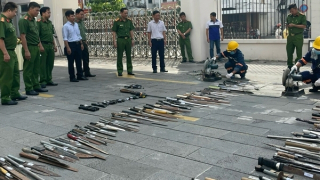 Tiêu hủy hàng trăm công cụ hỗ trợ, vũ khí thô sơ