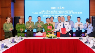 Công an tỉnh Lào Cai hội đàm với Cục Công an châu Hồng Hà (Trung Quốc)