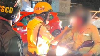 Một người nước ngoài vi phạm nồng độ cồn kịch khung bị tạm giữ phương tiện