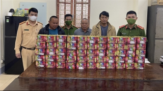 Bắt 3 đối tượng tàng trữ pháo nổ