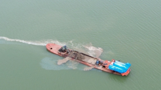 Cận cảnh công trường khai thác cát trái phép tại lòng hồ thủy điện Ia Ly