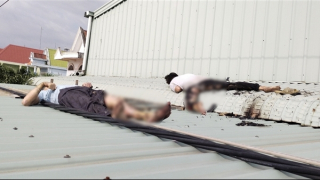 Sửa điện trên mái nhà, hai người bị điện giật thương vong