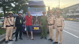 CSGT Công an TP Hồ Chí Minh xử lý 11 tài xế dương tính với ma túy trên QL1