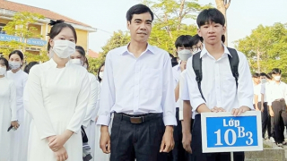 Thầy giáo dũng cảm cứu nhiều người thoát chết giữa dòng nước lũ