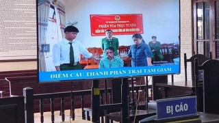Bị cáo ngất tại toà khi nghe tuyên mức án hơn 16 năm tù