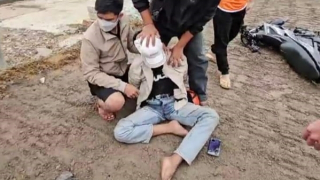 Bắt nhóm buôn “hàng trắng” lúc mờ sáng