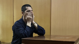 Tài xế xe ôm đâm chết người rồi leo lên nóc nhà cố thủ